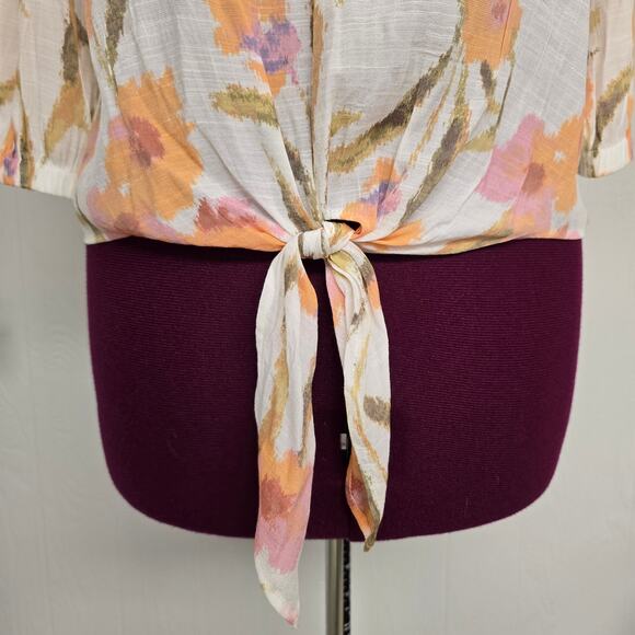 Women's Olivia & Martin Lightweight Floral V-Neck Front Tie Blouse - Size Medium - Picture 6 of 10